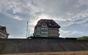 Apartment With Balcony Close To The Beach